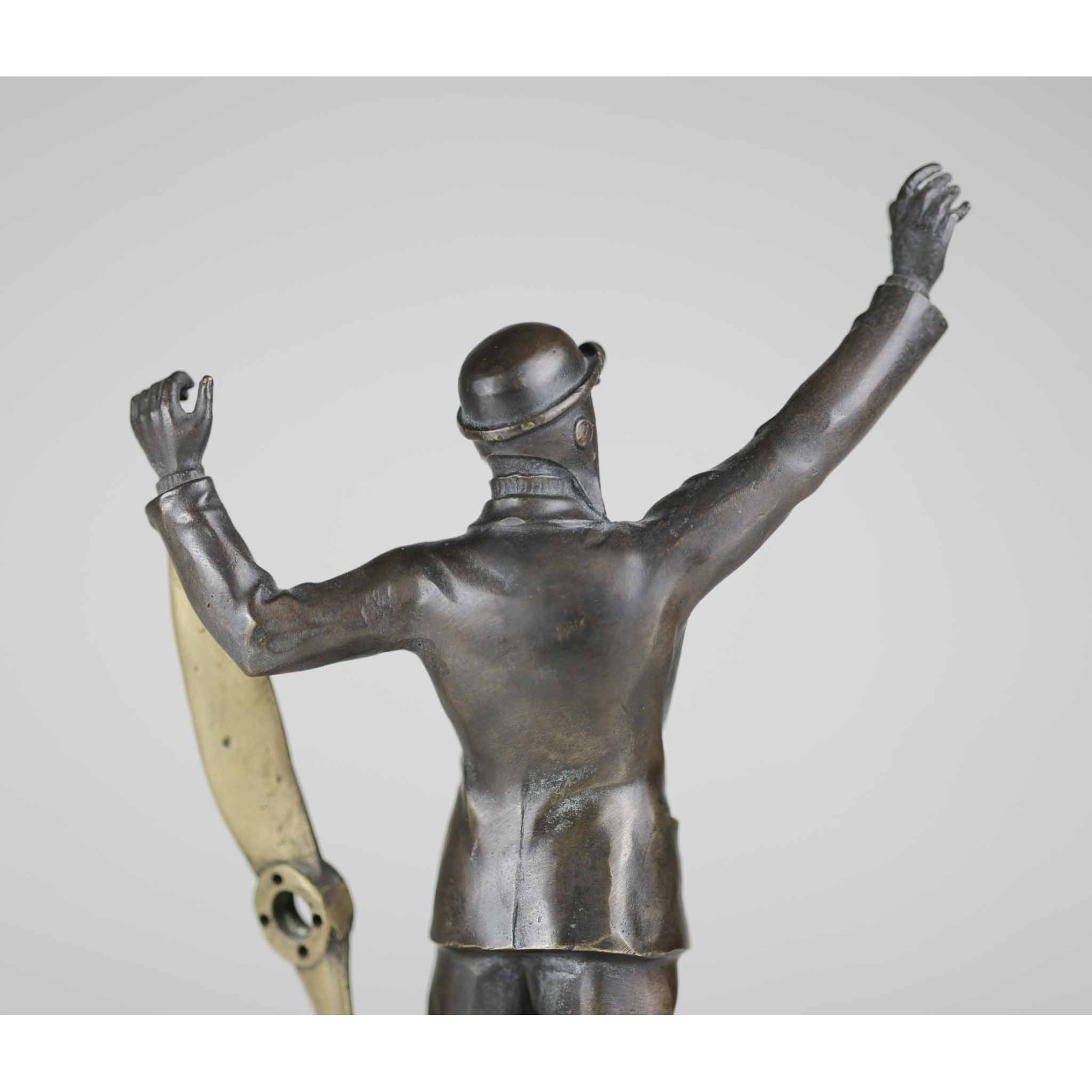 1.Weltkrieg Bronze Skulptur Flieger Pilot mit Propeller — image 7