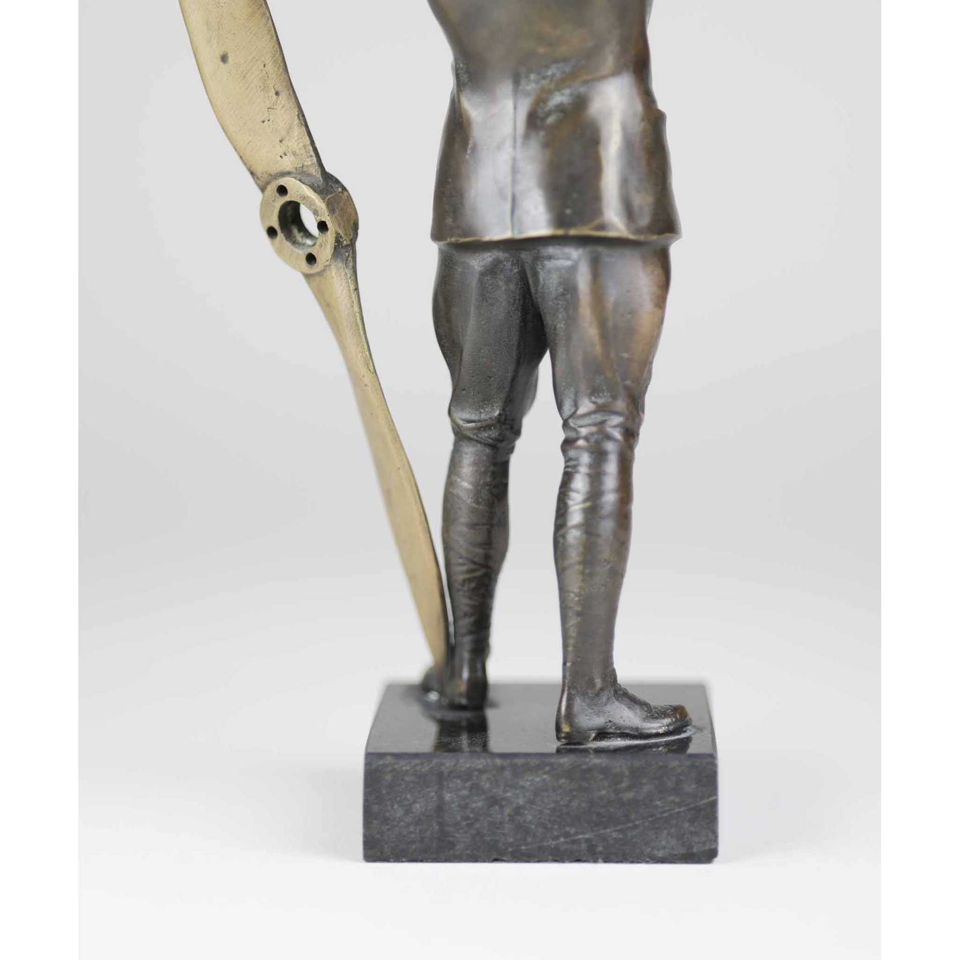 1.Weltkrieg Bronze Skulptur Flieger Pilot mit Propeller — image 8