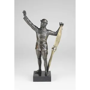 1.Weltkrieg Bronze Skulptur Flieger Pilot mit Propeller