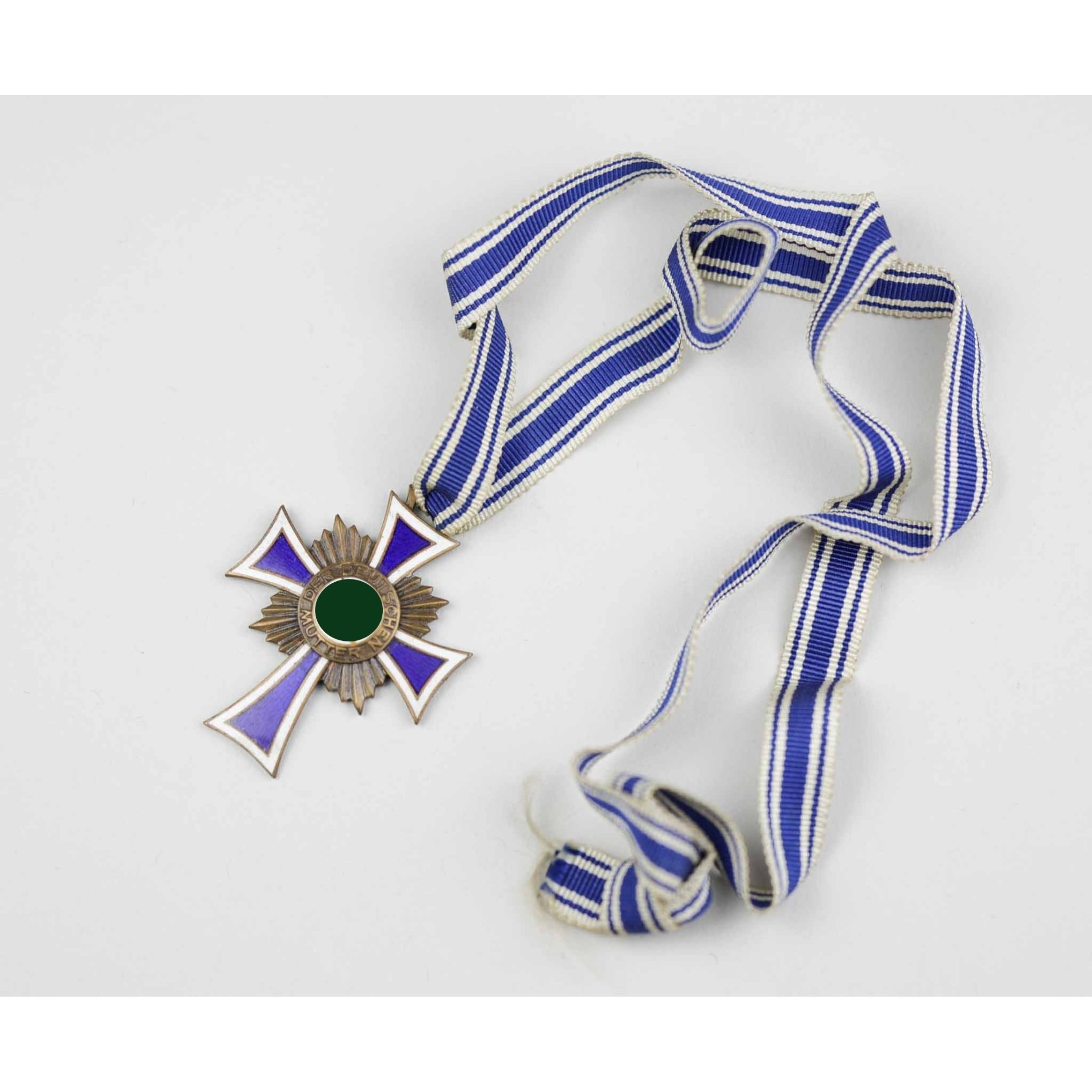 Ehrenkreuz Der Deutschen Mutter Mutterkreuz in Bronze — image 3