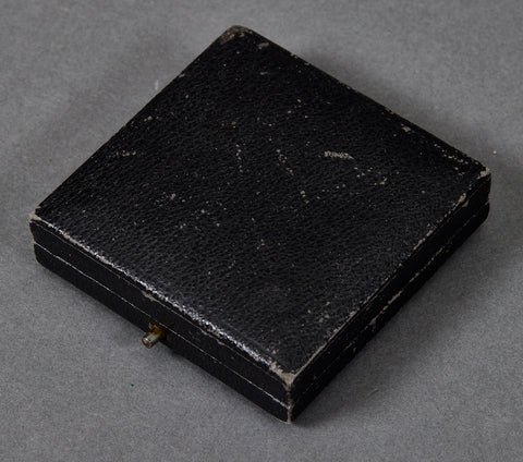 German WWII Cased Screw Back Iron Cross First Class 1939 — image 2