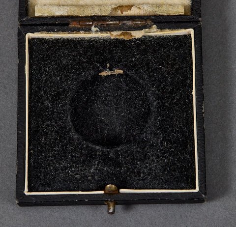 German WWII Cased Screw Back Iron Cross First Class 1939 — image 6