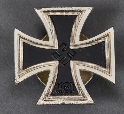 German WWII Cased Screw Back Iron Cross First Class 1939 — image 7