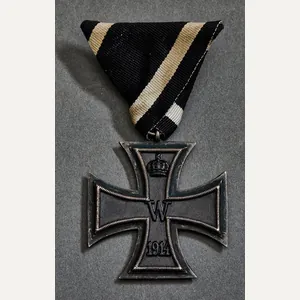 German WWI I1914 Iron Cross 2nd Class on Parade Mount