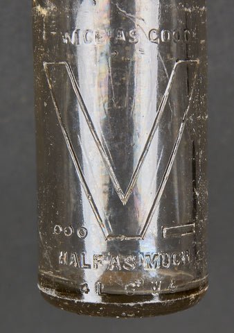 US Soda Bottle with 'V' — image 2