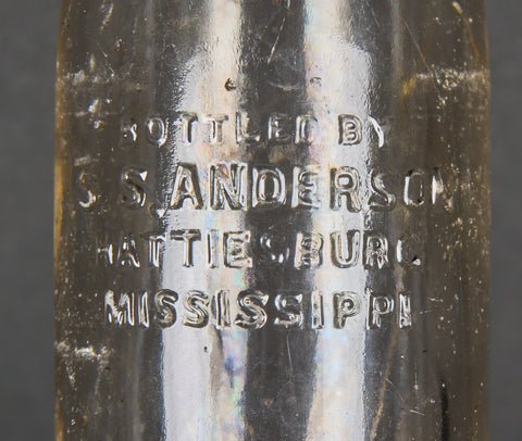 US Soda Bottle with 'V' — image 3