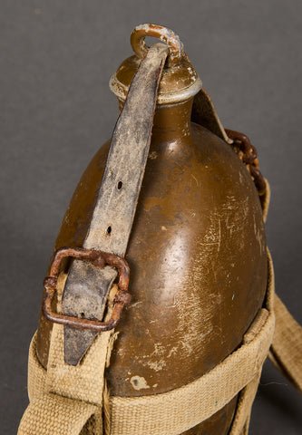 Japanese WWII Canteen with Carrier — image 4