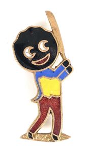 Robertsons 1970s Golly cricketer advertising badge R.E.V. Gomm