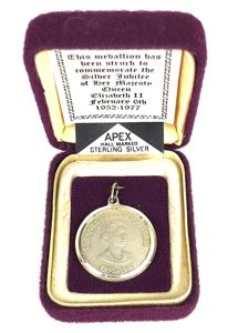 Queen Elizabeth II Silver Jubilee 1952-1977 Commemorative Medal by Apex …
