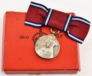 King George V & Queen Mary 1935 Silver Jubilee Medal …