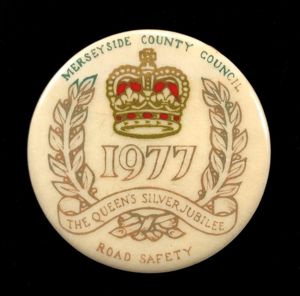 Queen Elizabeth II 1977 Silver Jubilee Merseyside souvenir tin button …