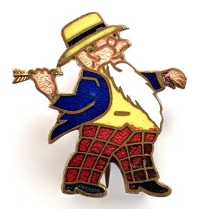 William Younger Brewery Father William mascot darts player pin badge