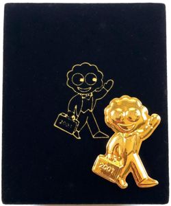Robertsons 2001 Golly Farewell retirement gold plated badge