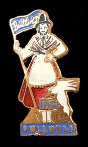 Butlins 1954 Pwllheli holiday camp welsh lady badge