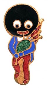 Robertson Golly bagpiper white waistcoat badge green bag red drones …