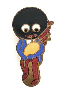 Robertsons Golly Bagpiper white waistcoat advertising badge G S REV …