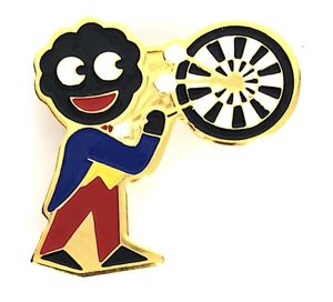 Robertsons 1980 Golly darts player advertising badge