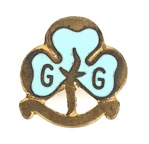 Girl Guides MINIATURE trefoil promise badge by Melson Products