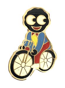Robertsons 1980 Golly Cyclist advertising badge bubble finish