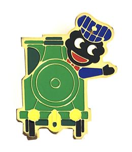 Robertsons 1980 Golly train driver badge yellow green coupling