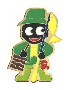 Robertsons 1980 Golly fisherman advertising badge light green wellies