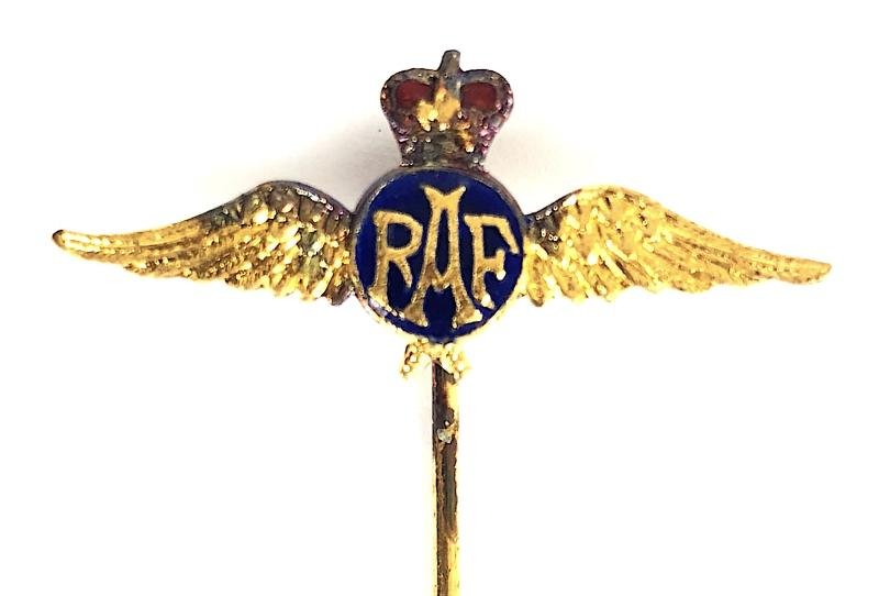EIIR Royal Air Force pilot's wing enamel RAF cravat pin badge on retailers card — image 2