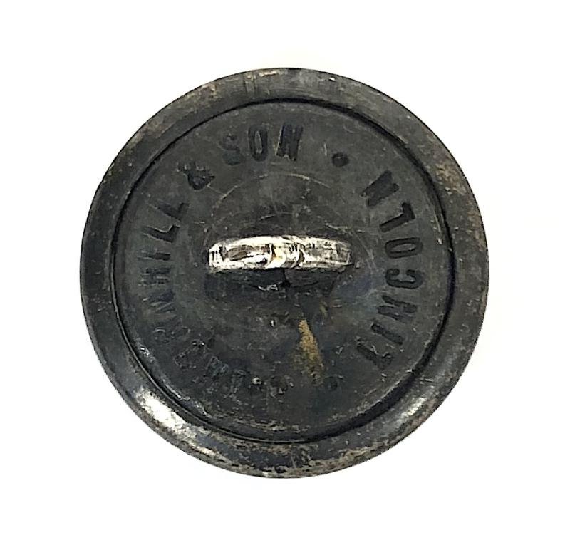Lincolnshire Imperial Yeomanry officers tunic button c.1901 to 1908 — image 2