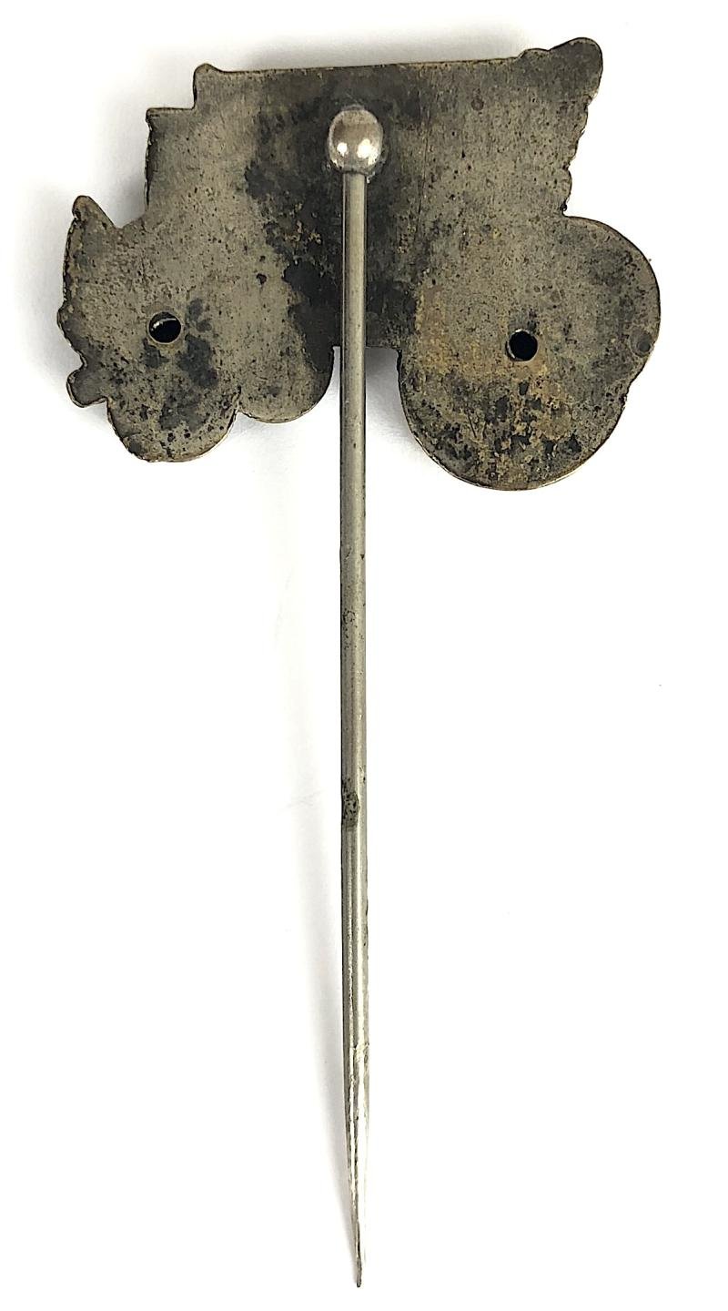 Early 20th Century Traction Engine stick pin badge — image 3