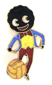 Robertsons 1970s Golly footballer advertising badge R.E.V. Gomm