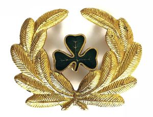 Aer Lingus Irish Airline gilt and enamel officers cap badge