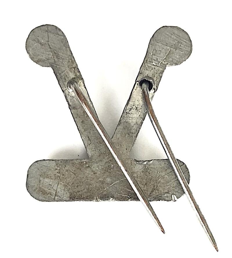 WW2 Churchills V For Victory morse code home front badge — image 2