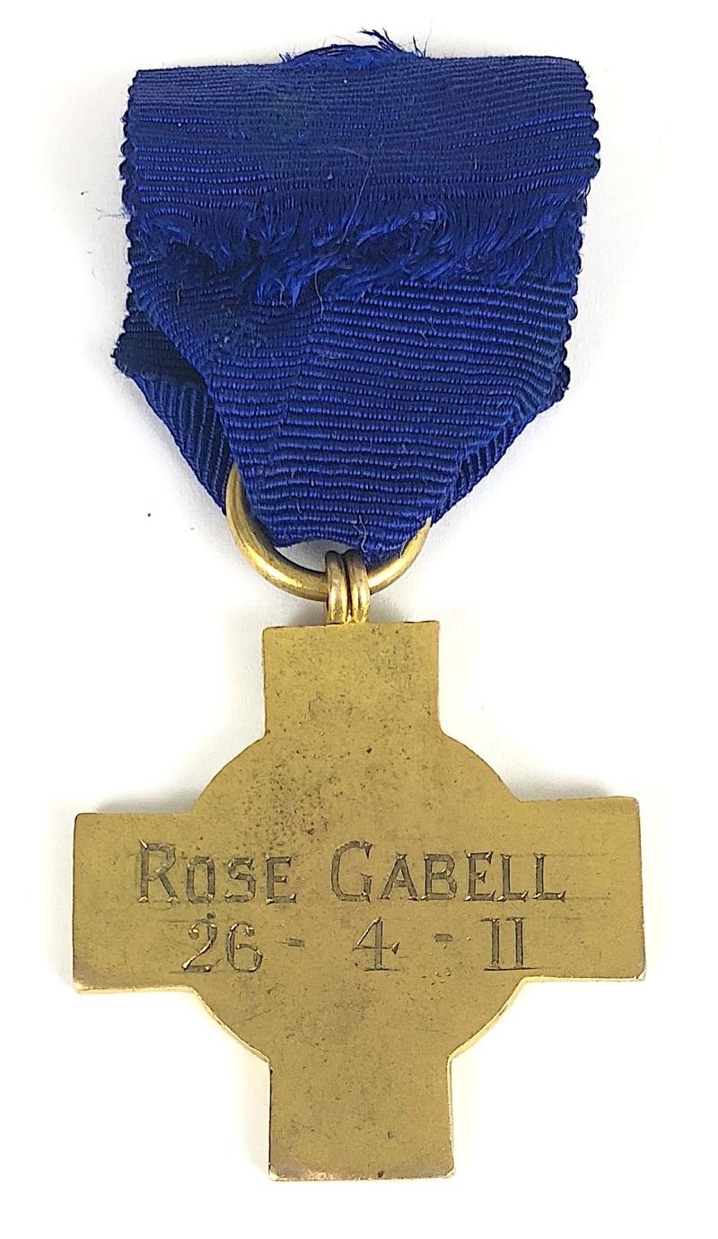 London County Council LCC Home Nursing Badge — image 2