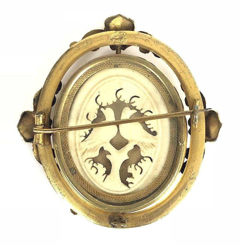 WW1 Royal Artillery Portrait carved love birds swivel memento brooch — image 2