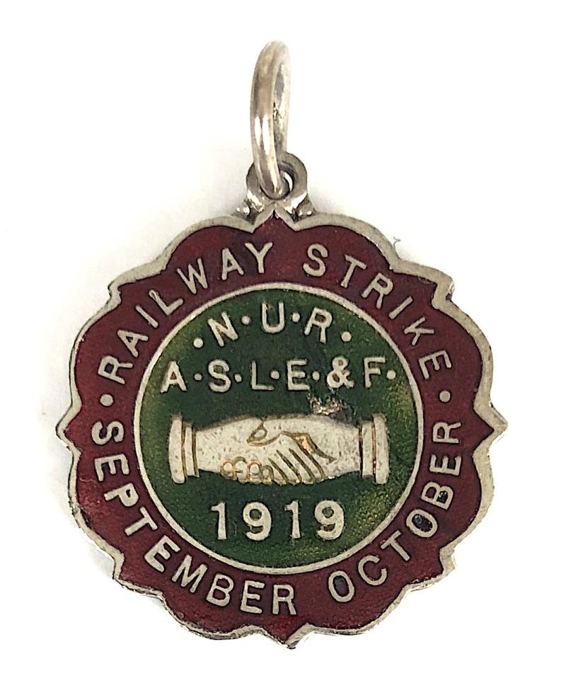 N.U.R. A.S.L.E & F. 1919 Solidarity Won The Railway Strike Fob — image 2