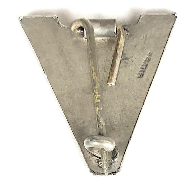 WW2 Churchills V For Victory patriotic silver & enamel home front badge — image 2