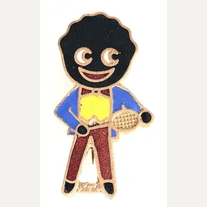 Robertsons 1970s Golly tennis player advertising badge R.E.V.Gomm