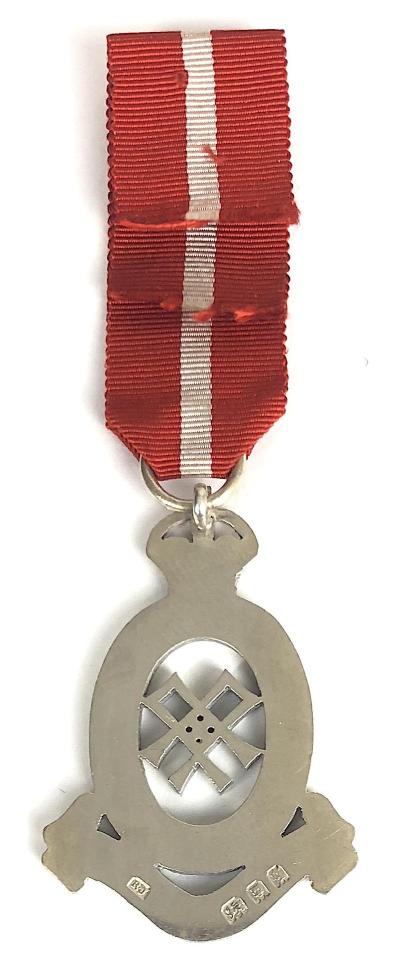 Territorial Army Nursing Service TANS 1931 silver tippet badge — image 3