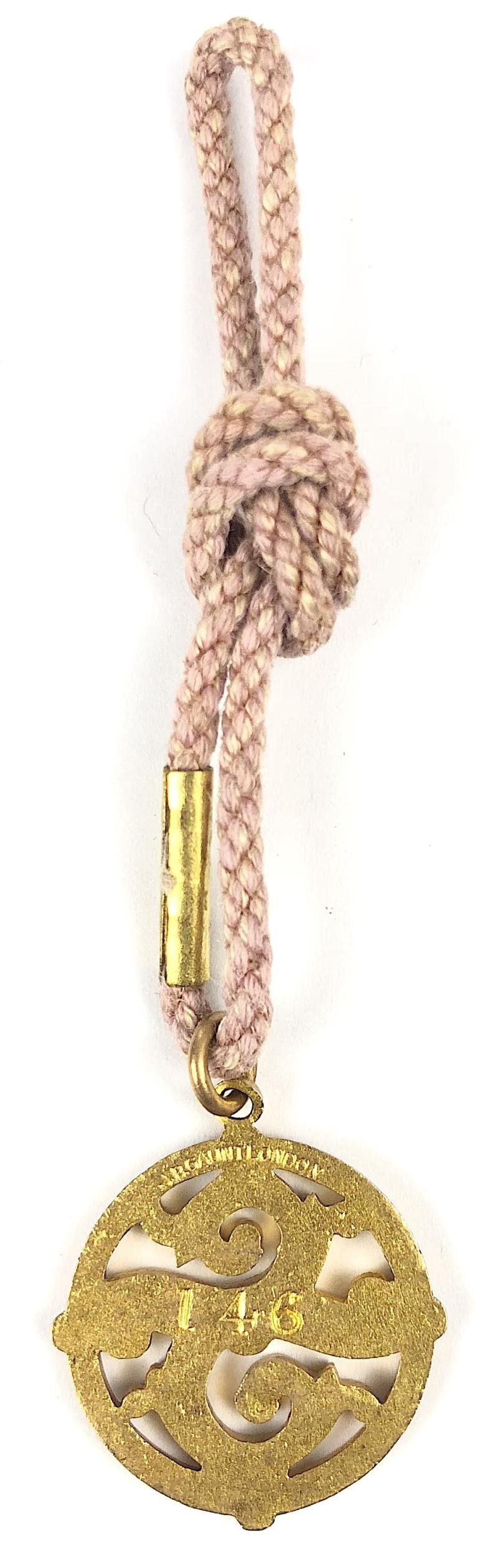 1913 Sandown Park gentlemans horse racing club membership badge — image 2