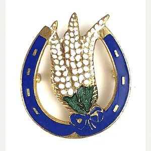White Heather Lucky Horseshoe Pin Badge c1940s