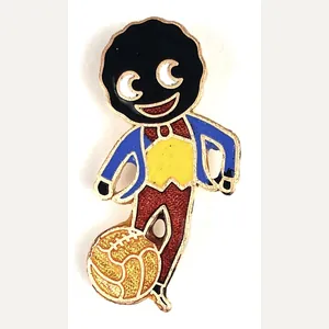 Robertsons 1970s Golly footballer advertising badge R.E.V. Gomm