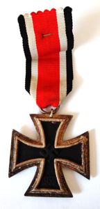 Third Reich Iron Cross 2nd Class with maker marked suspension …