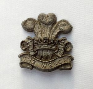 WW2 THe Welsh Reg. Plastic Cap Badge