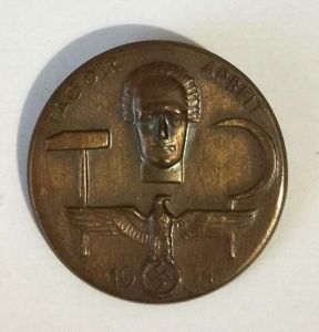 Third Reich Tinnie Badge