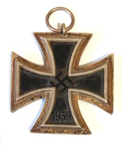 Third Reich Iron Cross 2nd Class with maker marked suspension …