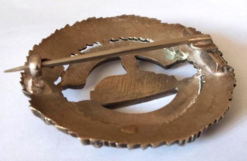 Fine example of a Cameron Highlanders Plaid Brooch — image 3