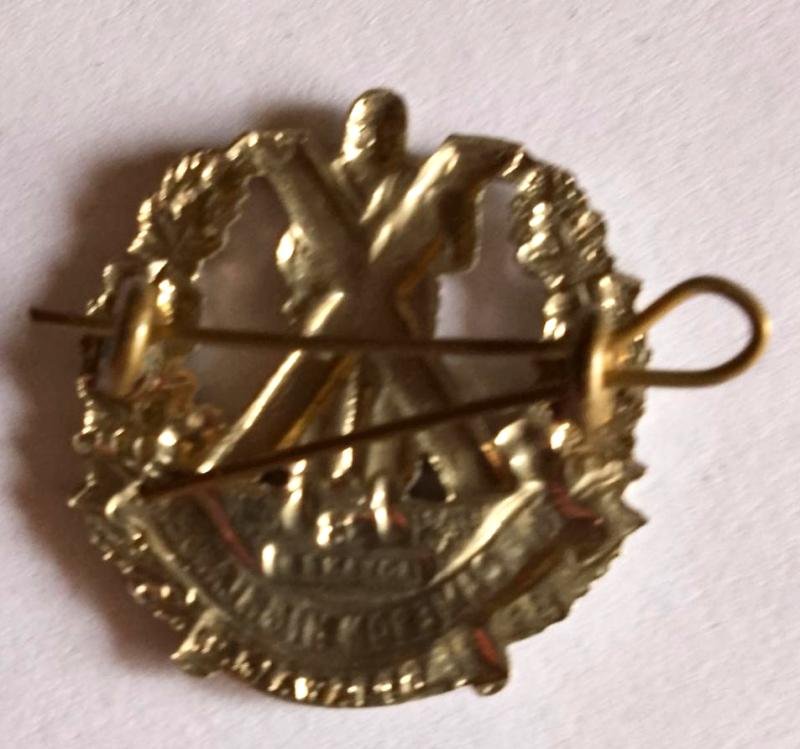 WW2 Period Cameron Highlanders of Ottawa Collar Badge — image 2