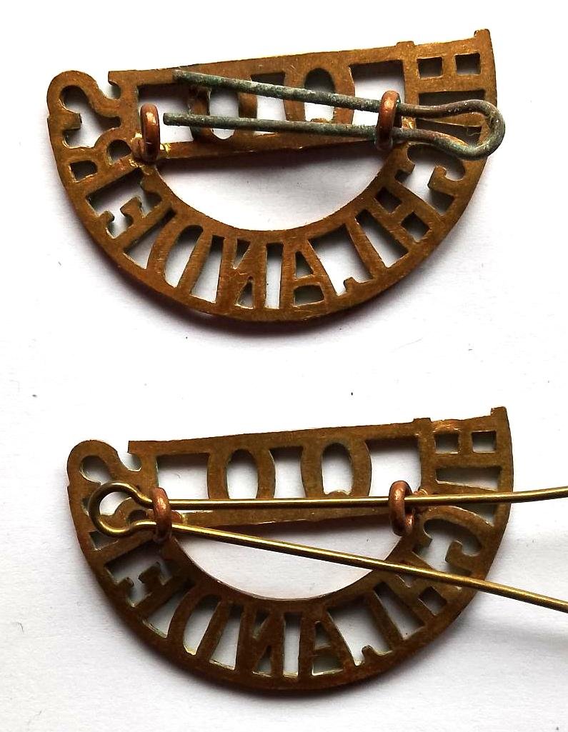 Matching Pair of Queens Own Highlanders Shoulder Titles — image 3