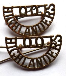 Matching Pair of Queens Own Highlanders Shoulder Titles