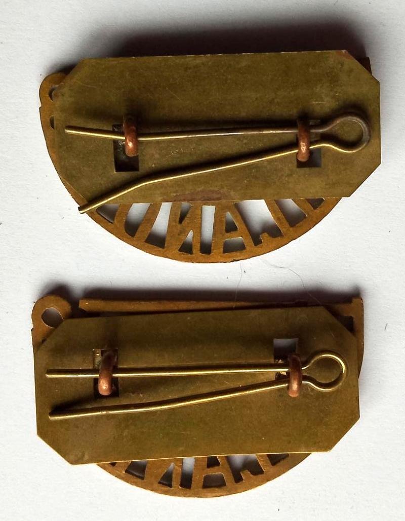 Matching Pair Queens Own Highlanders Brass Titles — image 2