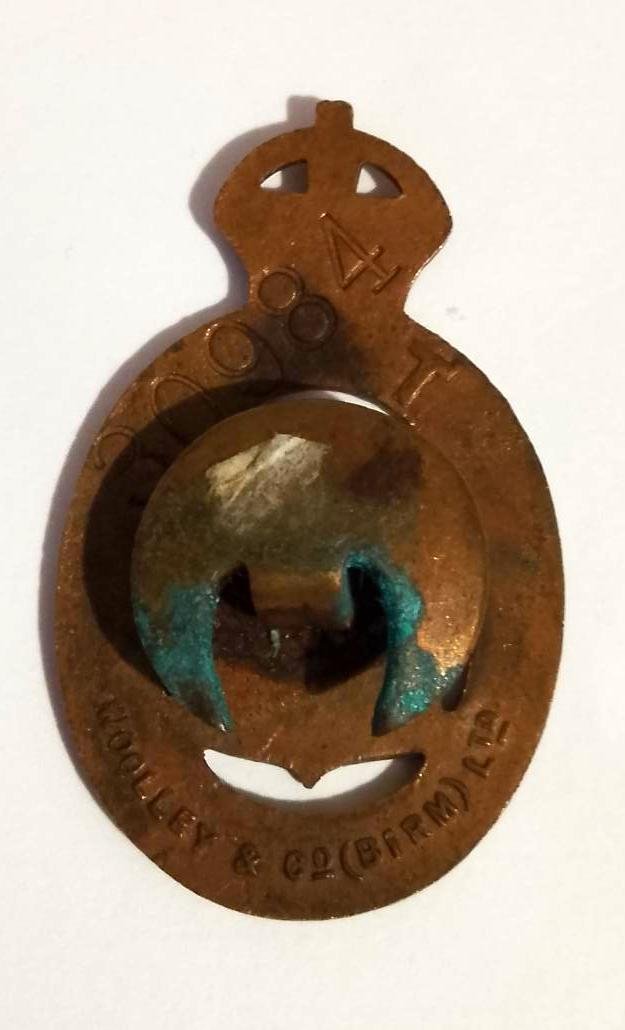 WW1 'On war service 1915' Lapel Badge — image 2